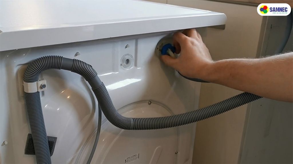 Đường ống xả nước gặp sự cố
