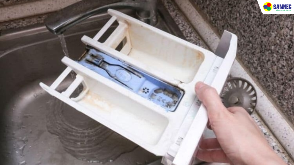 Cách vệ sinh ngăn chứa Sofener 