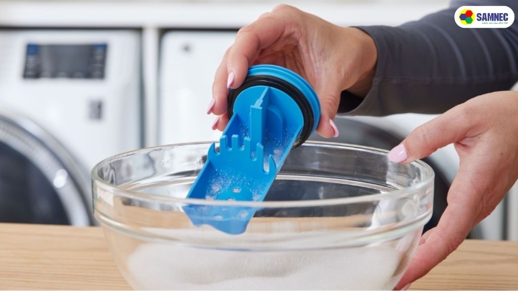 ngâm bộ lọc khoảng 10 phút