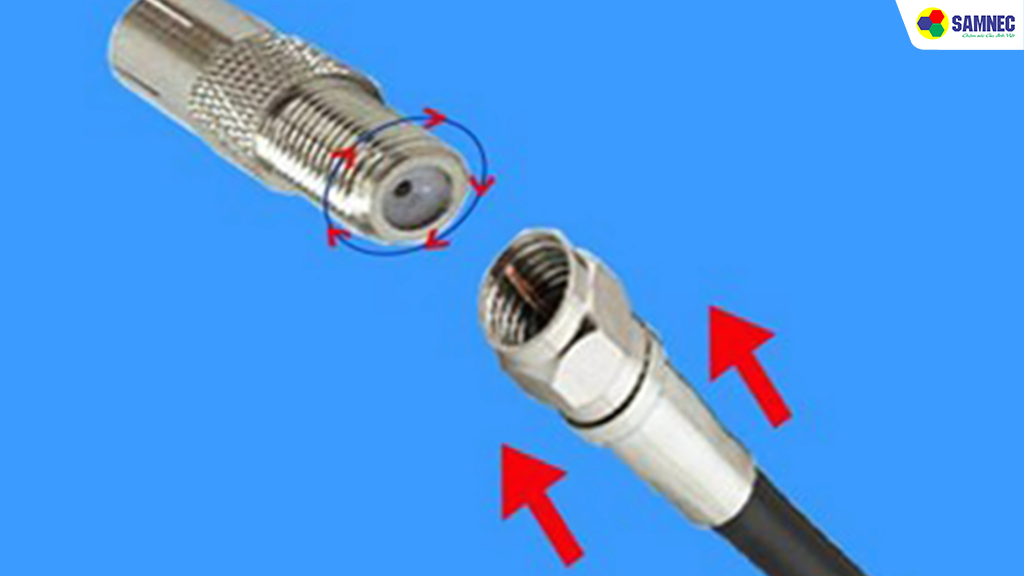 Bước 2: Siết chặt các đầu jack F5 vào dây cáp đồng trục.