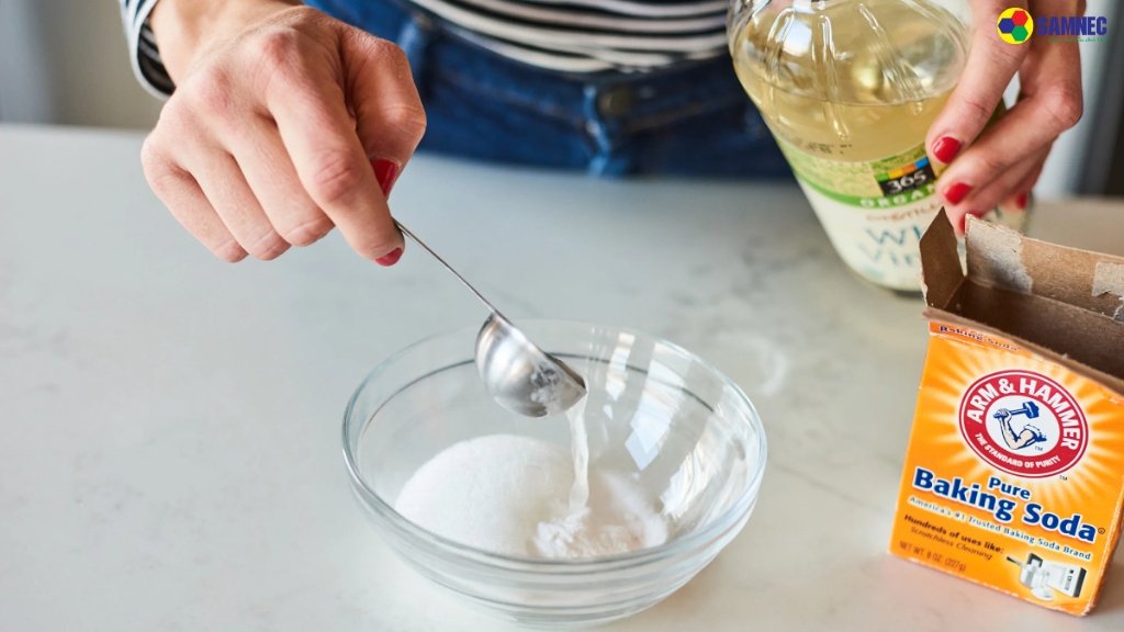 Người dùng có thể làm sạch ống thoát nước của máy sấy bằng cách sử dụng baking soda, giấm và muối ăn
