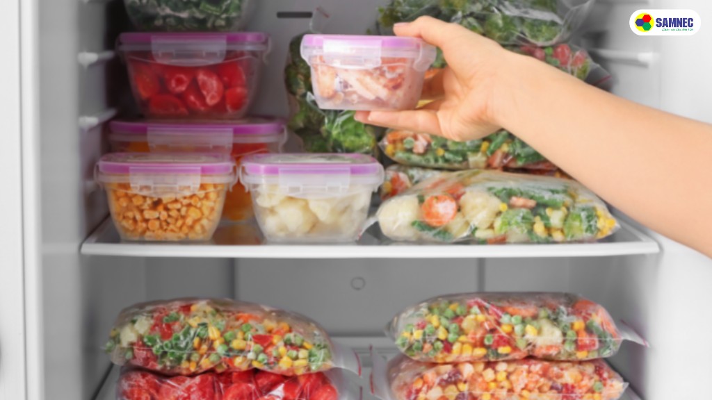 Sắp xếp ngăn chứa và đặt thực phẩm vào tủ lạnh
