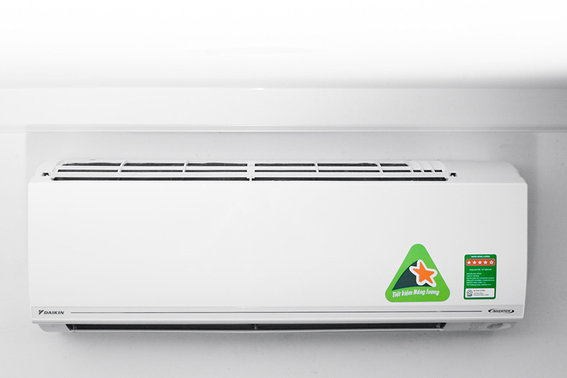 Điều hòa Daikin Inverter 9000 BTU FTKC25UAVMV