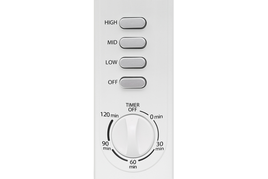 Quạt có 3 chế độ gió mạnh dần, thay đổi dễ dàng bằng bảng điều khiển có nút nhấn trên thân quạt